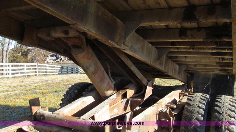 image for item E3656 1977 GMC 6500 dump truck