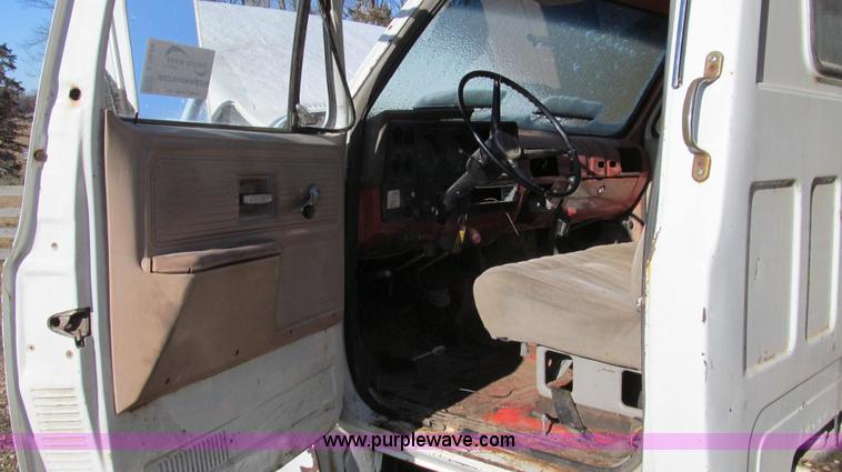 image for item E3656 1977 GMC 6500 dump truck