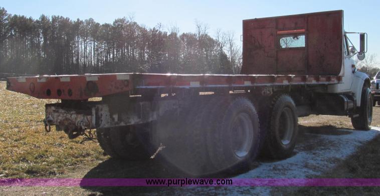 image for item E3657 1995 International 4900 flatbed truck