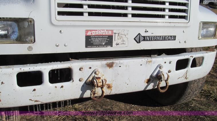 image for item E3657 1995 International 4900 flatbed truck