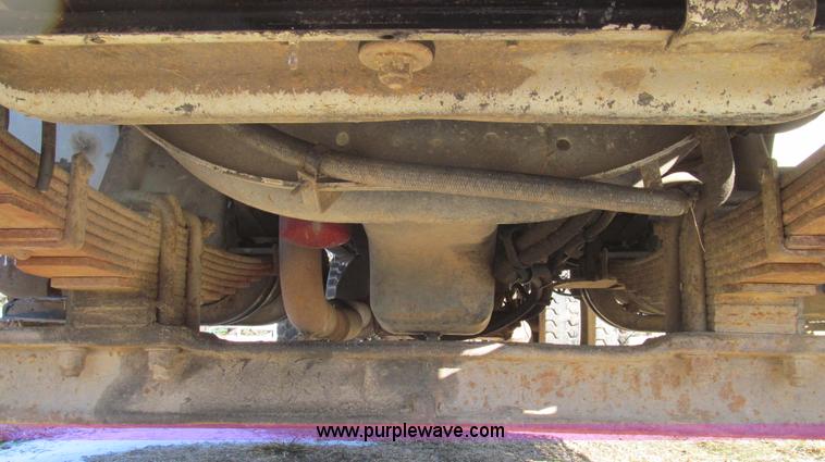 image for item E3657 1995 International 4900 flatbed truck