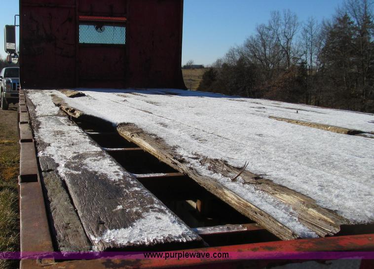 image for item E3657 1995 International 4900 flatbed truck