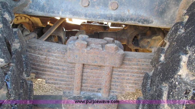 image for item E3657 1995 International 4900 flatbed truck