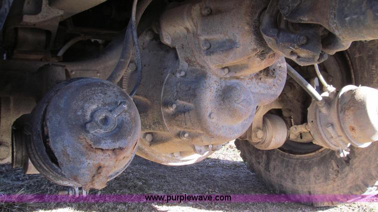 image for item E3657 1995 International 4900 flatbed truck