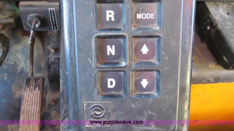 image for item E3657 1995 International 4900 flatbed truck