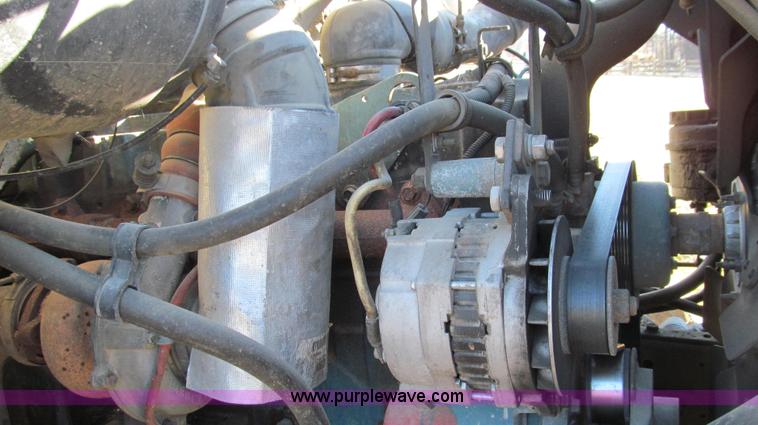 image for item E3657 1995 International 4900 flatbed truck