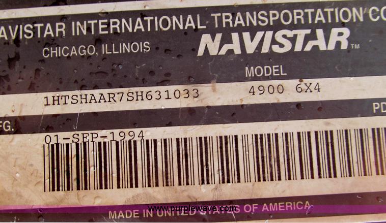 image for item E3657 1995 International 4900 flatbed truck