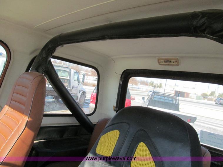 image for item E5868 1983 Jeep CJ7 SUV