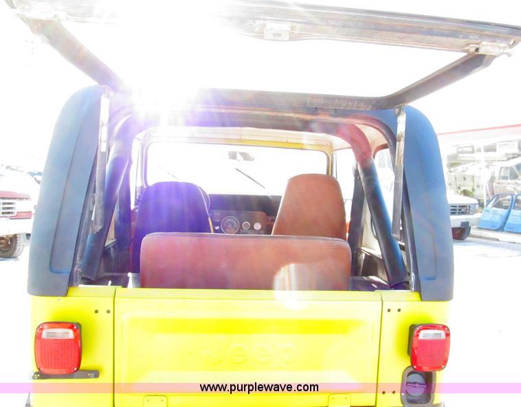 image for item E5868 1983 Jeep CJ7 SUV