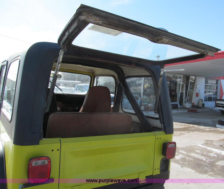 image for item E5868 1983 Jeep CJ7 SUV