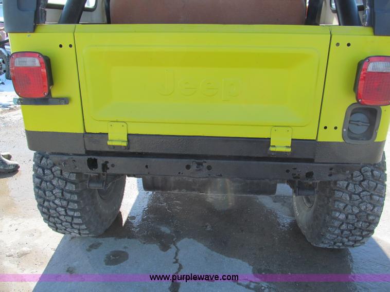 image for item E5868 1983 Jeep CJ7 SUV