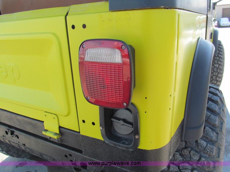 image for item E5868 1983 Jeep CJ7 SUV