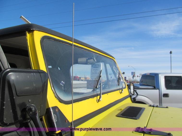 image for item E5868 1983 Jeep CJ7 SUV