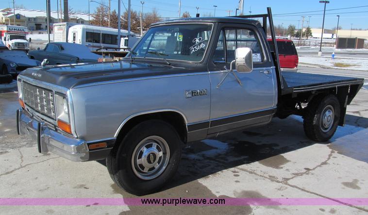 image for item E5869 1990 Dodge Ram D250 pickup truck