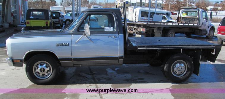 image for item E5869 1990 Dodge Ram D250 pickup truck
