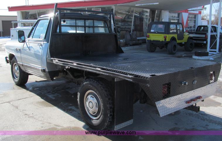 image for item E5869 1990 Dodge Ram D250 pickup truck