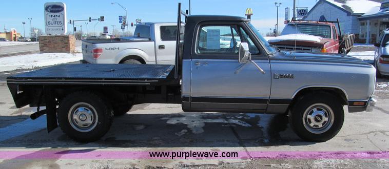 image for item E5869 1990 Dodge Ram D250 pickup truck