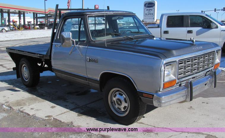 image for item E5869 1990 Dodge Ram D250 pickup truck