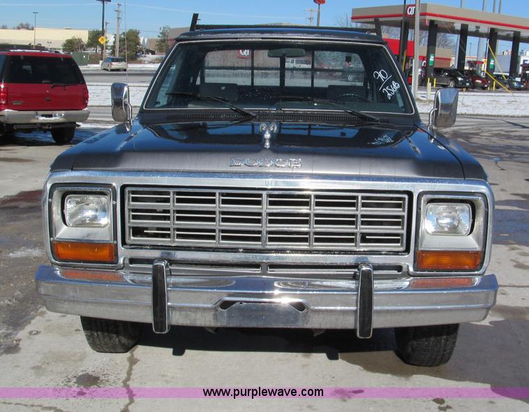 image for item E5869 1990 Dodge Ram D250 pickup truck