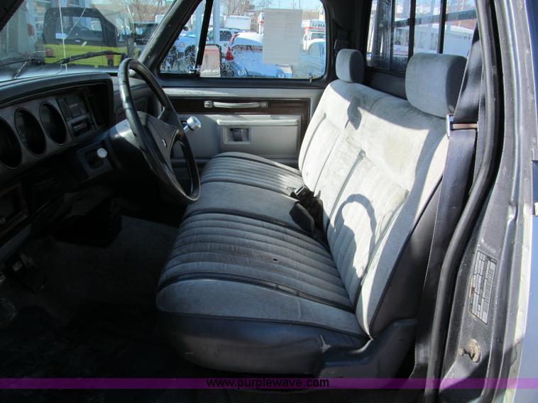 image for item E5869 1990 Dodge Ram D250 pickup truck