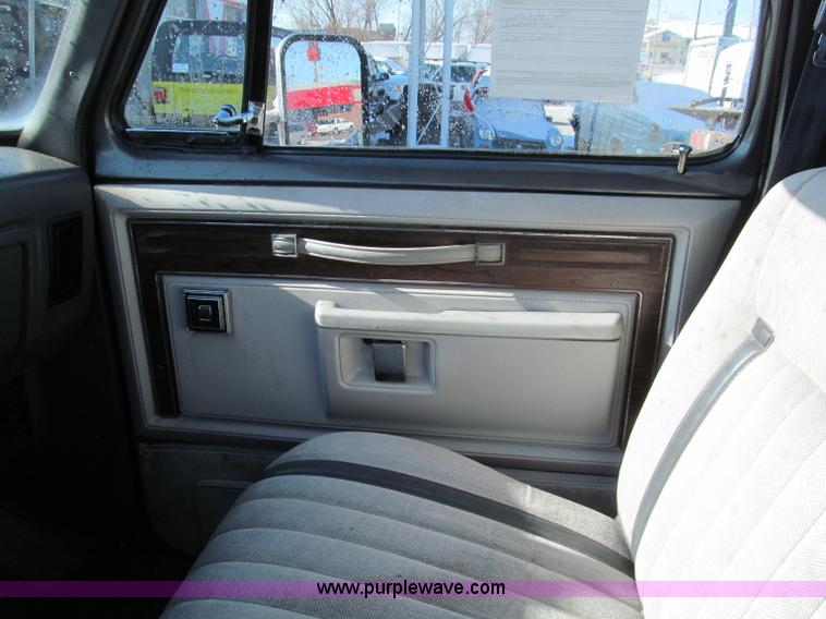 image for item E5869 1990 Dodge Ram D250 pickup truck