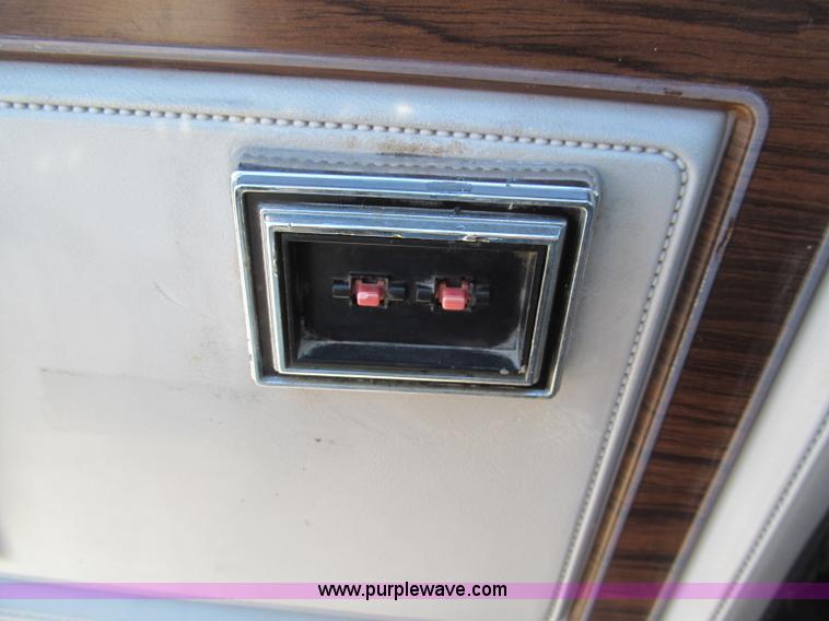 image for item E5869 1990 Dodge Ram D250 pickup truck