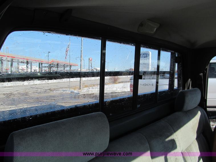 image for item E5869 1990 Dodge Ram D250 pickup truck