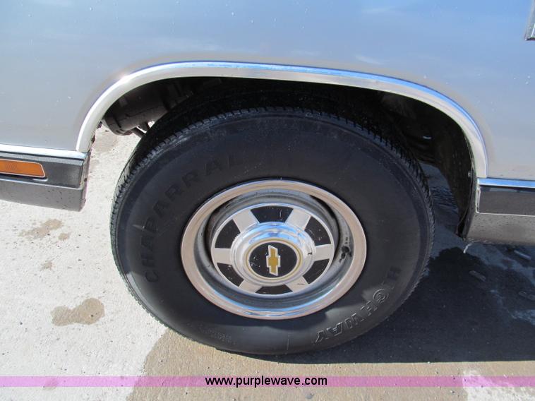 image for item E5869 1990 Dodge Ram D250 pickup truck