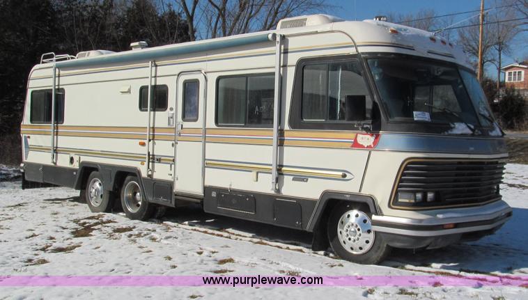 image for item E5870 1986 Chevrolet Imperial Holiday Rambler 33' RV