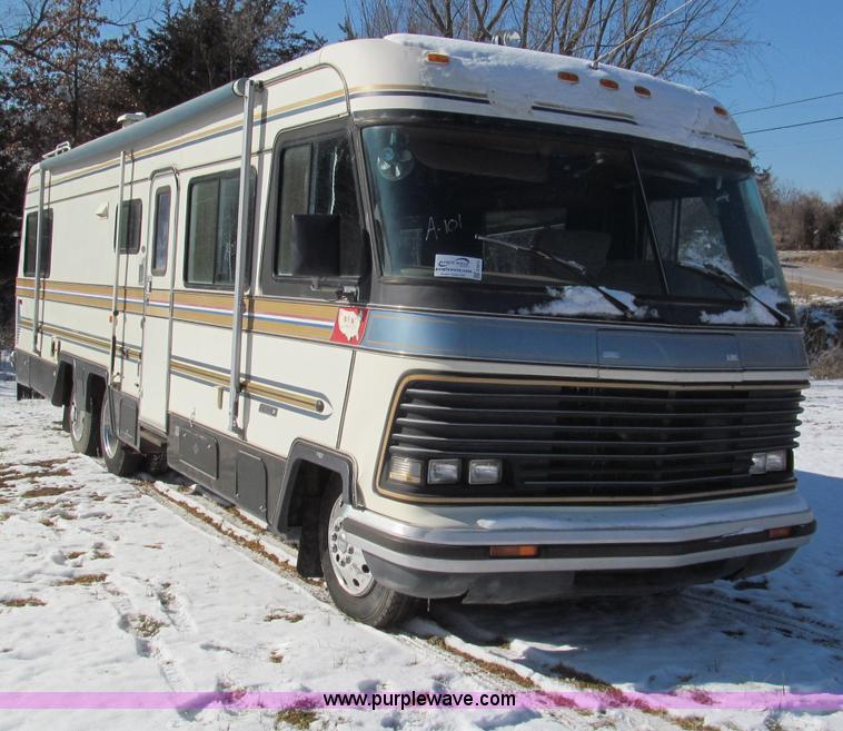 image for item E5870 1986 Chevrolet Imperial Holiday Rambler 33' RV