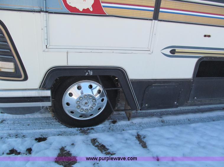 image for item E5870 1986 Chevrolet Imperial Holiday Rambler 33' RV