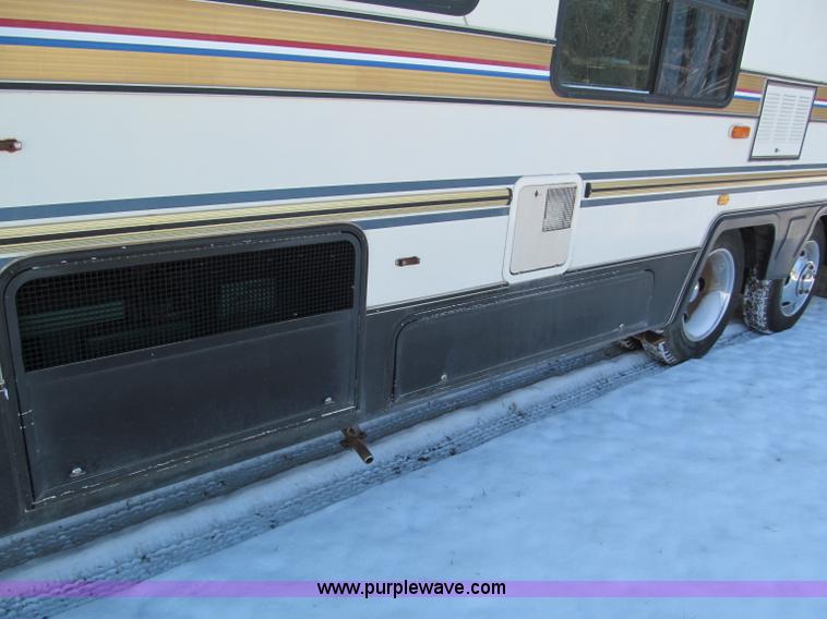 image for item E5870 1986 Chevrolet Imperial Holiday Rambler 33' RV