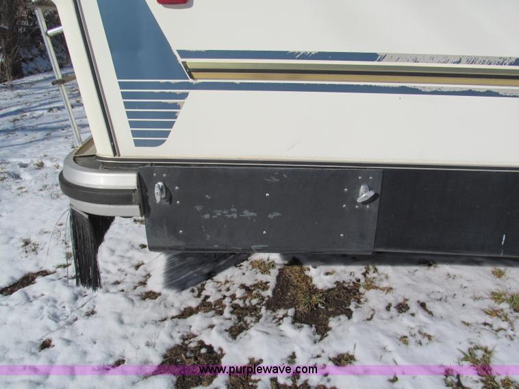 image for item E5870 1986 Chevrolet Imperial Holiday Rambler 33' RV