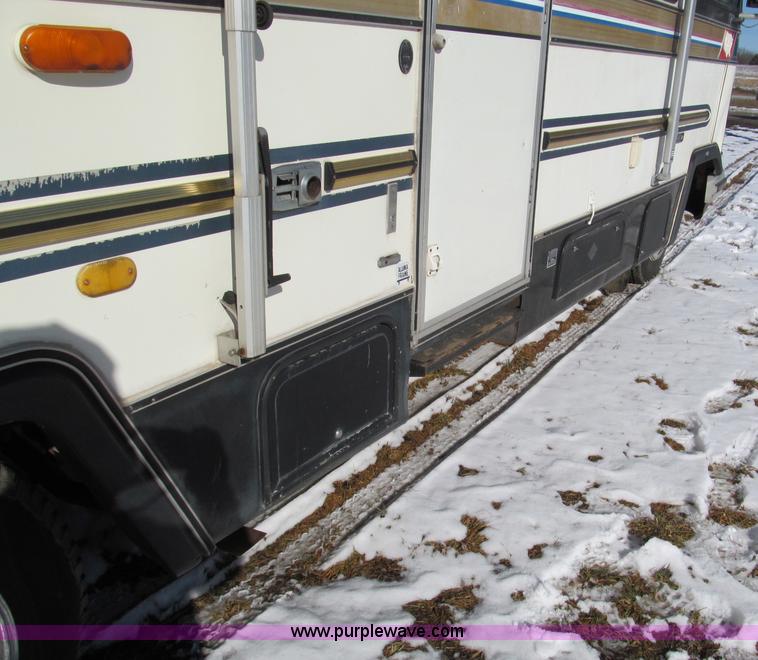 image for item E5870 1986 Chevrolet Imperial Holiday Rambler 33' RV