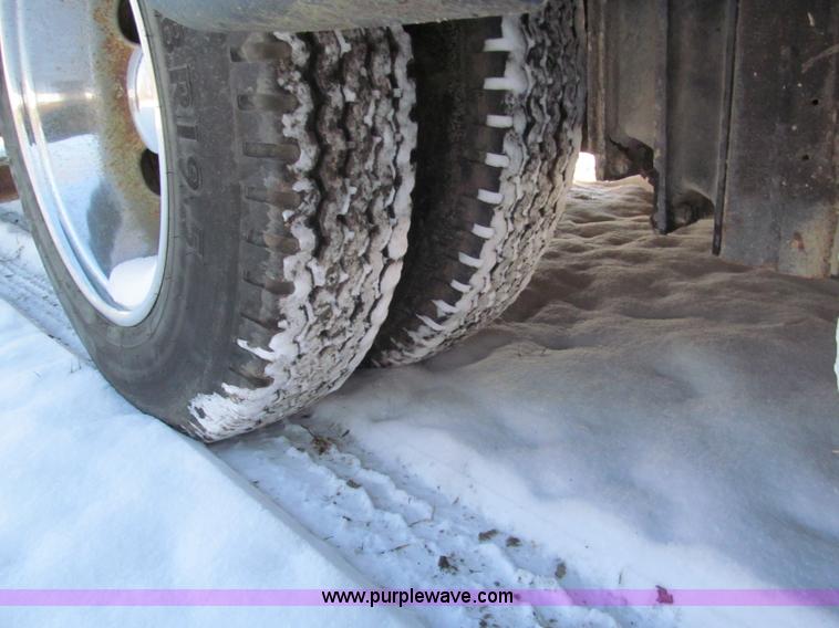 image for item E5870 1986 Chevrolet Imperial Holiday Rambler 33' RV