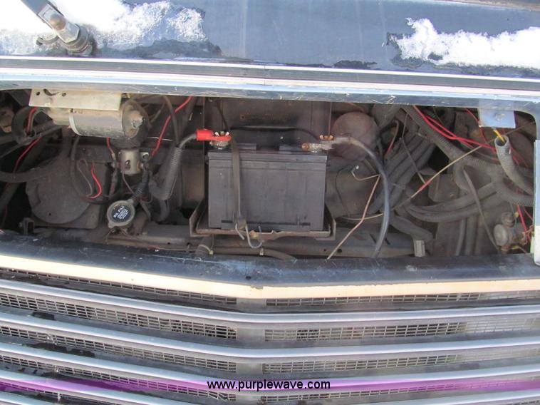 image for item E5870 1986 Chevrolet Imperial Holiday Rambler 33' RV