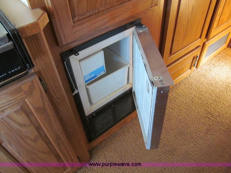 image for item E5870 1986 Chevrolet Imperial Holiday Rambler 33' RV