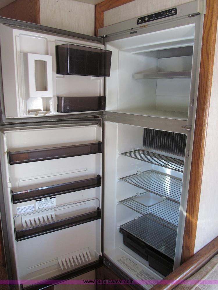 image for item E5870 1986 Chevrolet Imperial Holiday Rambler 33' RV