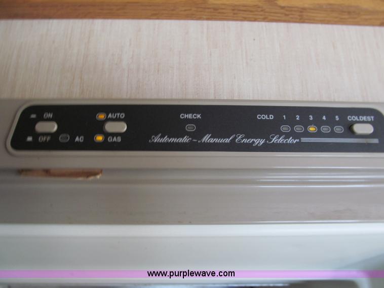 image for item E5870 1986 Chevrolet Imperial Holiday Rambler 33' RV