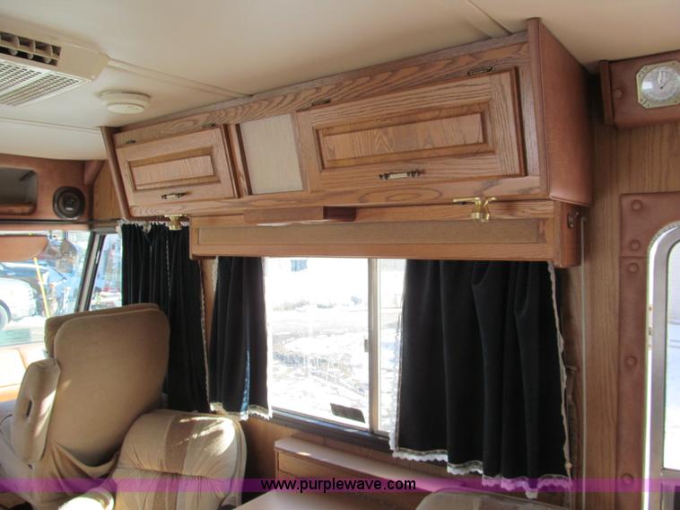 image for item E5870 1986 Chevrolet Imperial Holiday Rambler 33' RV