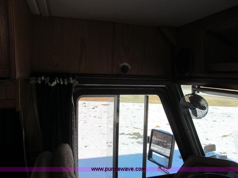 image for item E5870 1986 Chevrolet Imperial Holiday Rambler 33' RV