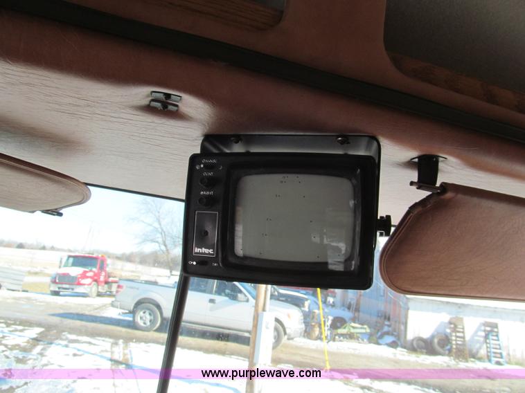 image for item E5870 1986 Chevrolet Imperial Holiday Rambler 33' RV