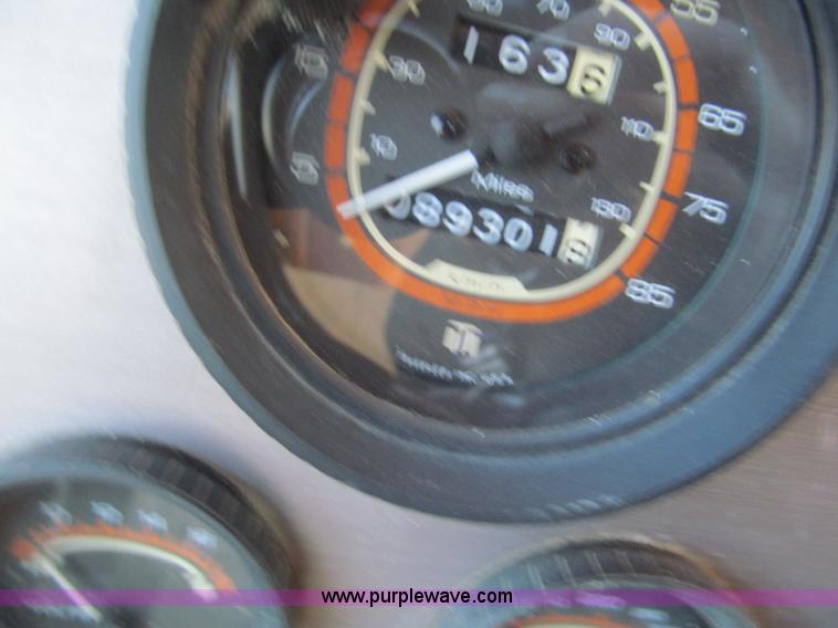 image for item E5870 1986 Chevrolet Imperial Holiday Rambler 33' RV