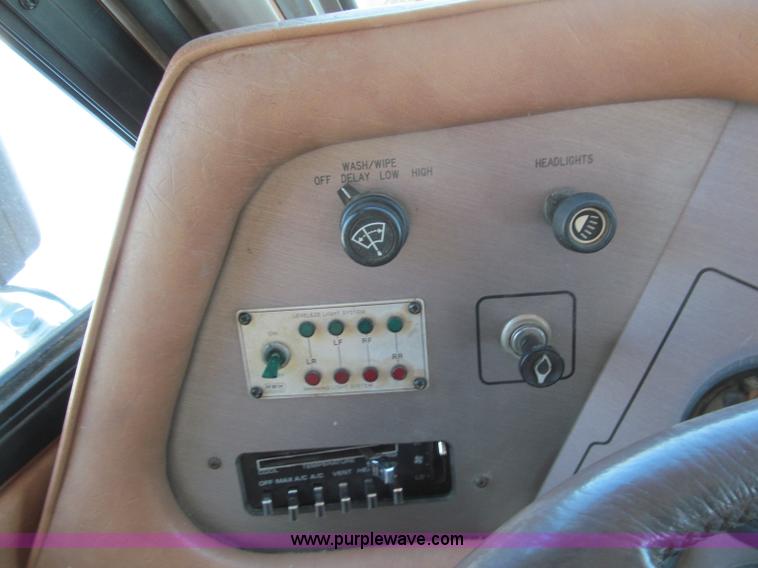 image for item E5870 1986 Chevrolet Imperial Holiday Rambler 33' RV