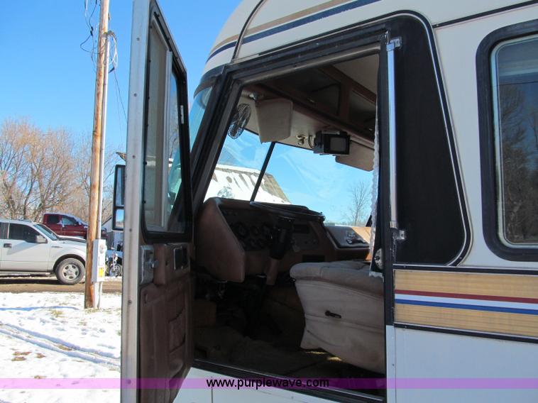 image for item E5870 1986 Chevrolet Imperial Holiday Rambler 33' RV