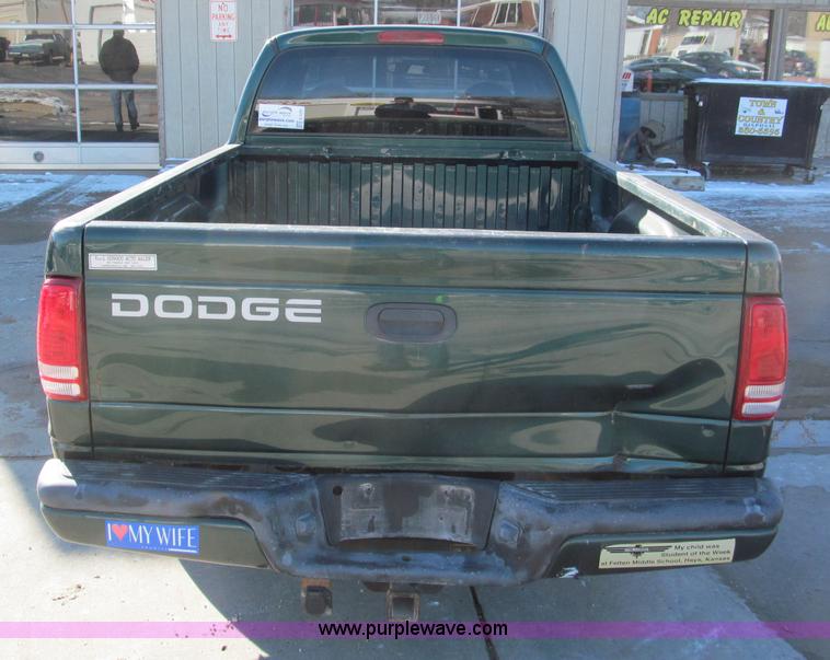 image for item E5871 1999 Dodge Dakota Club Cab pickup truck