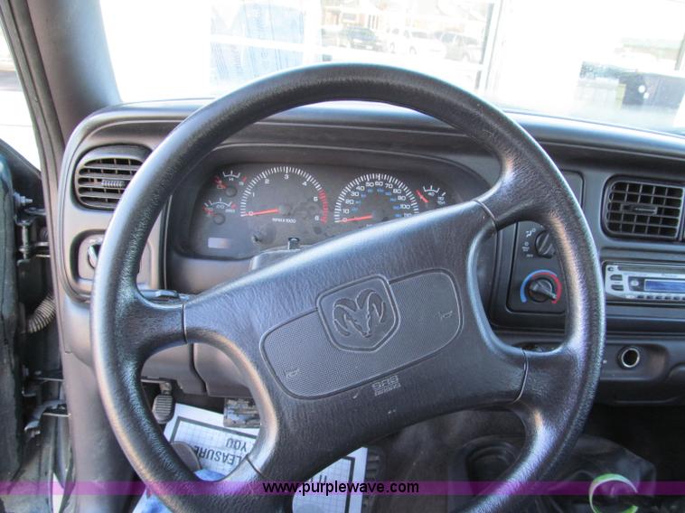 image for item E5871 1999 Dodge Dakota Club Cab pickup truck
