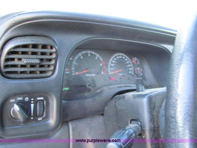 image for item E5871 1999 Dodge Dakota Club Cab pickup truck
