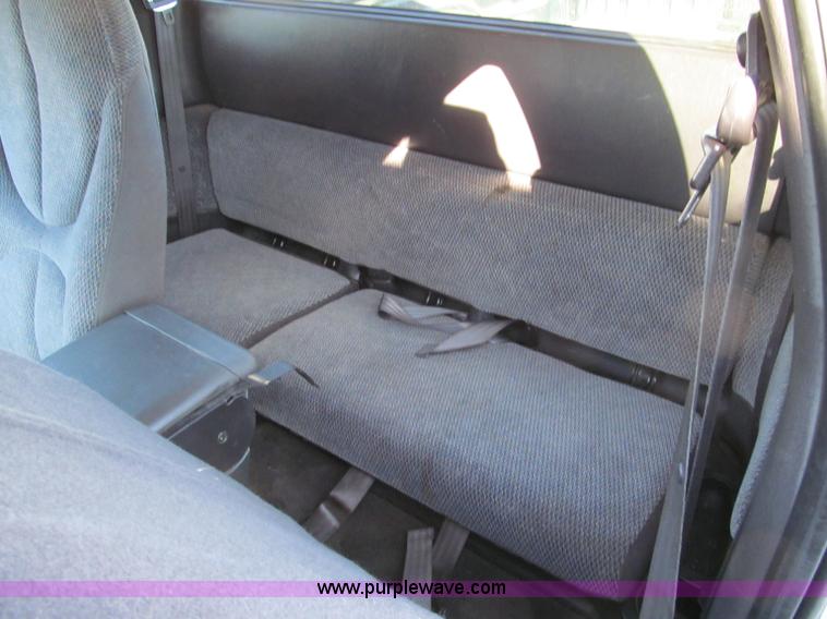 image for item E5871 1999 Dodge Dakota Club Cab pickup truck