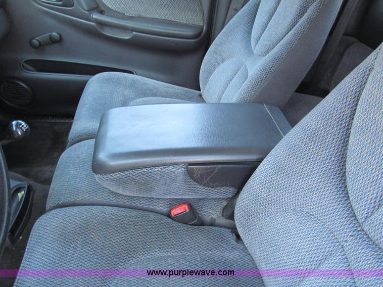 image for item E5871 1999 Dodge Dakota Club Cab pickup truck